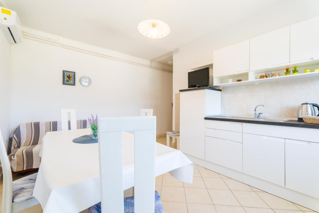Apartment Kneze Račišće Eksteriør billede