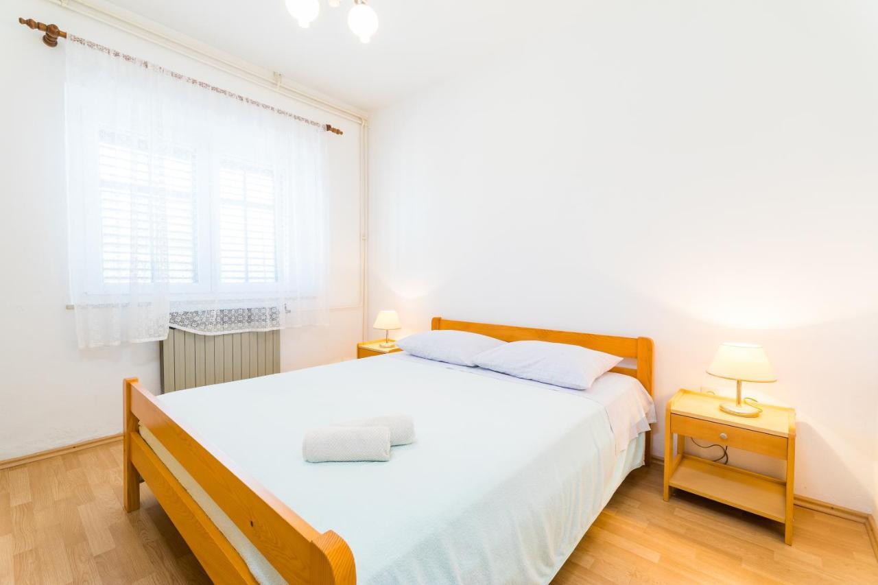 Apartment Kneze Račišće Eksteriør billede