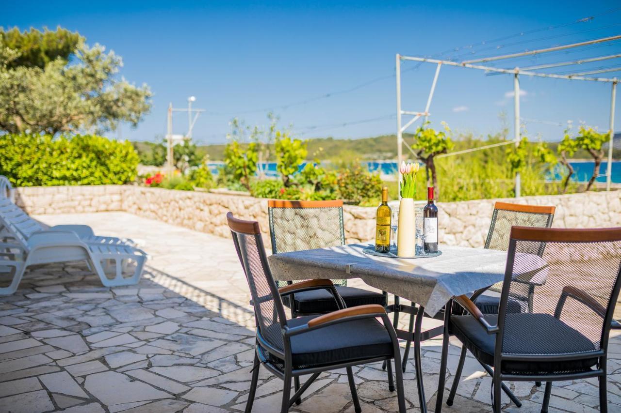 Apartment Kneze Račišće Eksteriør billede